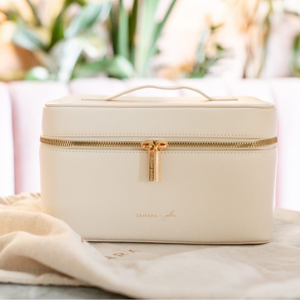 Samara - The Jilly x Samara Makeup Case